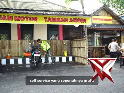KEDAI POLRES OKI NYUCI MOTOR DAN ISI ANGIN BAN GRATIS