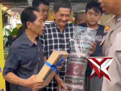 POLSEK WONOCOLO MELAKSANAKAN JUM'AT CURHAT BERSAMA MASYARAKAT