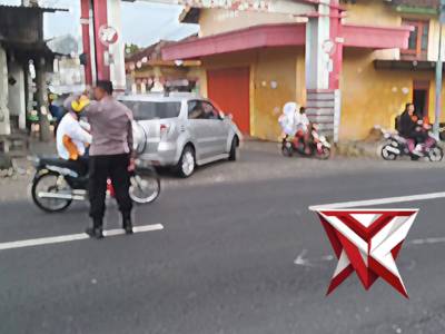 Anggora Polsek Klabang Laksanakan Gatur Pagi Bentuk Pelayanan Kepada Masyarakat