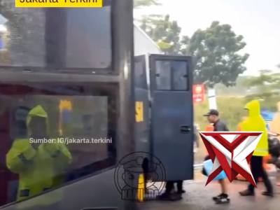 TERLANTAS DIREST AREA , 17 PEMUDIK ASAL TEGAL DIANTAR POLISI SAMPAI KAMPUNG HALAMAN - PoliceTube