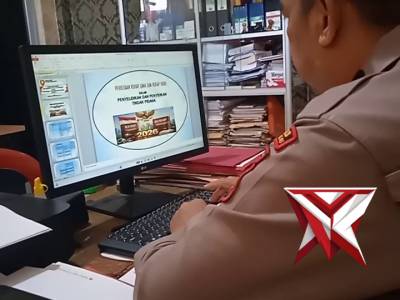 Membuat materi Penyuluhan Hukum