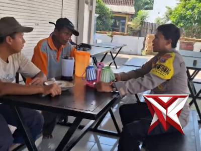 Sambang Desa Kanit Binmas Polsek Klabang Sampaikan Pesan-pesan Kamtibmas