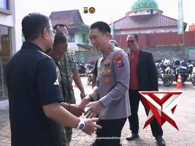 Kapolres kediri kota bersama jajaran menghadiri kegiatan pembukaan Lapangan Inzia Mini Soccer yang d