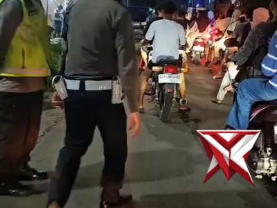 POLRES MUSI RAWAS POLDA SUMSEL MELAKSANAKAN PENGAMANAN MALAM TAKBIRAN - PoliceTube