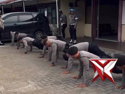 Personil Subbidprovos Bidpropam Polda Kalbar melaksanakan kegiatan Operasi Penegakan