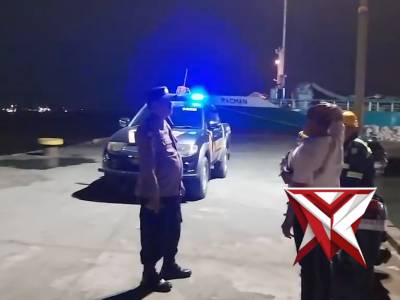 Giat Patroli Blue Light di Wilayah pelabuhan Gresik Situasi aman dan terkendali
