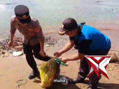 Polri Bersama Masyarakat dalam Aksi Resik-resik Pantai

Di bawah langit pesisir yang tenang, semanga