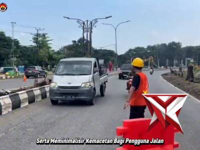 Pengaturan lalu lintas oleh personel Satlantas Polres Muara Enim

Pengaturan lalulintas ini dilaksan