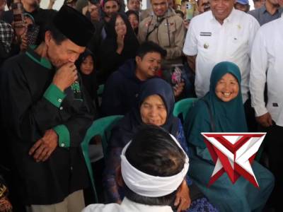 Kapolres Majalengka AKBP Rita Suwadi menghadiri kegiatan penyaluran bantuan sosial - PoliceTube