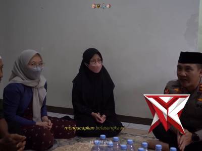 Turut Berduka, Polres Purwakarta Hadir untuk Keluarga Korban