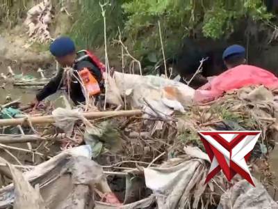 Operasi Kemanusiaan Brimob Polda Gorontalo dalam Pencarian Korban Tenggelam di Sungai