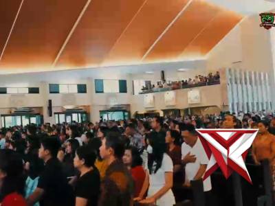 Kapolda Sumsel IJP Sandi Nugroho meninjau langsung pengamanan puncak perayaan Paskah 2026 di Plg - PoliceTube