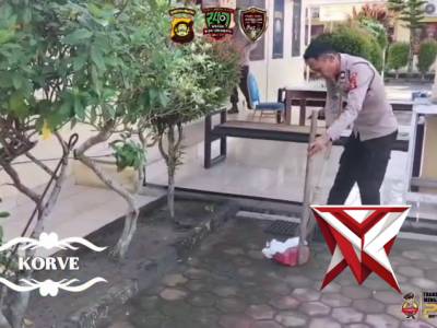 KURVE MAKO POLSEK SEKAYU..?