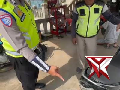 Polisi Dorong Motor