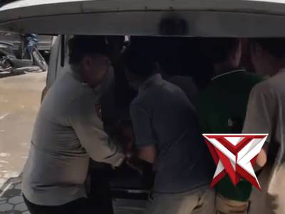 Polsek Muara Lakitan Polres Musi Rawas membantu masyarakat yang laka lantas