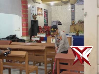 Pembersihan rumah ibadah gereja