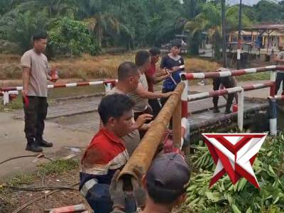 Giat BELIDA Polsek BTS Ulu Polres Mura Revitalisasi Jembatan Sungai Jene. C6