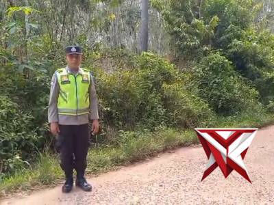 Piket Polsek belitang III patroli siang