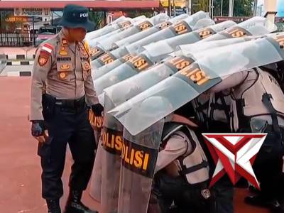 LATIHAN DALMAS DALAM RANGKA POWER OF HAND KAPOLRES SANGGAU YANG DIPIMPIN LANGSUNG KASAT SAMAPTA