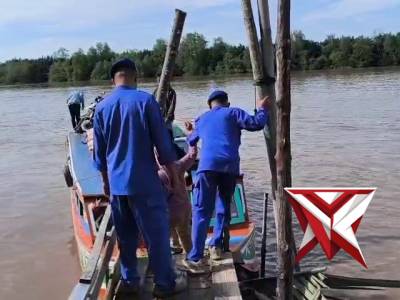 Patroli Personil satpolairud pada kapal pengangkut penumpang..