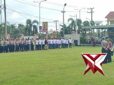 POLRES MUJSI RAWAS MELAKSANAKAN APEL PAGI DI LAP POLRES MUS RAWAS