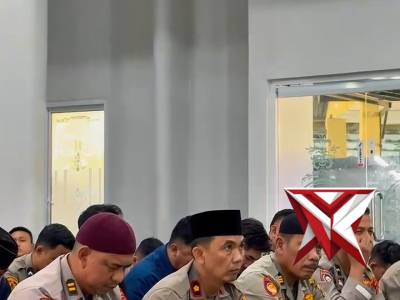 Ceramah Ustads Abdul Somad: Tingkatkan Kekhusyukan Sholat Personel Polres Musi Rawas