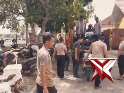 Pemindahan motor dinas yg akan di penghapusan - PoliceTube