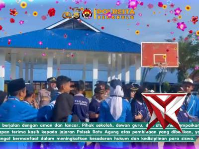 *Bhabinkamtibmas Kebun Beler Dampingi Kanit Binmas Jadi Pembina Upacara di SMPN 15*