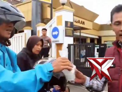 Ramadan Prima Polres Sukabumi Kota bagi Takjil.