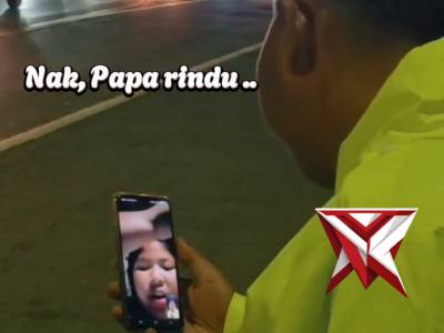 Walaupun dihari Idul Fitri hanya bisa menyapa si buah hati lewat ponsel. - PoliceTube