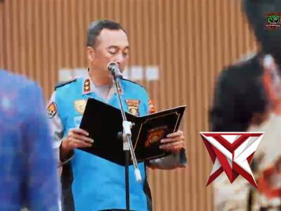 Kapolda Sumatera Selatan Irjen Pol Dr. Sandi Nugroho memimpin upacara pengambilan sumpah dan penanda - PoliceTube