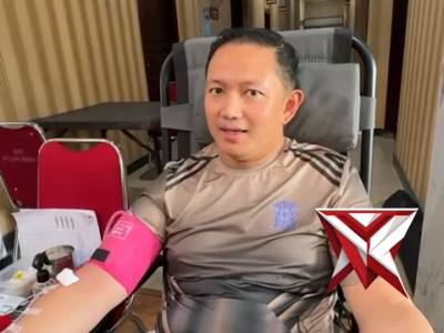 Kepedulian nyata untuk sesama ???

Polres Magetan melaksanakan kegiatan donor darah dalam rangka Bu