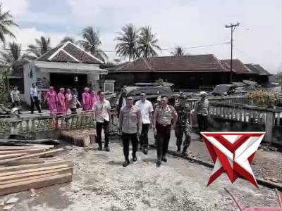 POLRES DAN BHAYANGKARI OKU SELATAN, PEDULI TERHADAP PARA KORBAN KEBAKARAN RUMAH DI DESA GEDUNG WANI - PoliceTube