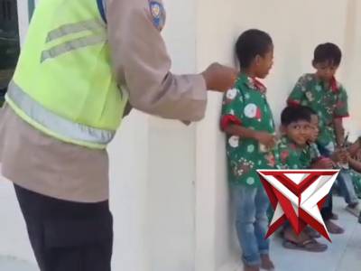 Polri Hadir, Pastikan Ibadah Paskah Berjalan Khidmat

?Polsek STL Ulu Terawas berkomitmen memberikan