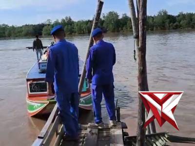 SATPOLAIRUD MENGHIMBAU KEPADA MASYARAKAT NELAYAN KAPAL (SM7) - PoliceTube