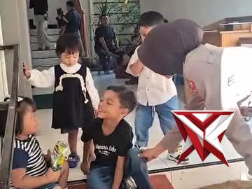 Menjaga kekhidmatan ibadah, merawat toleransi di Bumi Blambangan.  Personel Polresta Banyuwangi mela