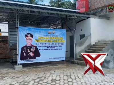 Kapolda Sumatera Selatan Irjen Pol Dr. Sandi Nugroho memberikan bantuan sumur bor