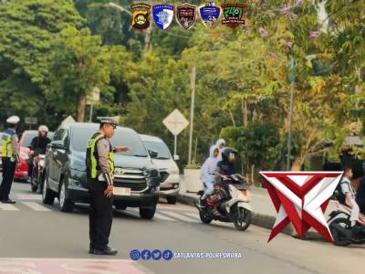 MENGATUR LALIN OLEH SATLANTAS POLRES MUBA ( SM13 )