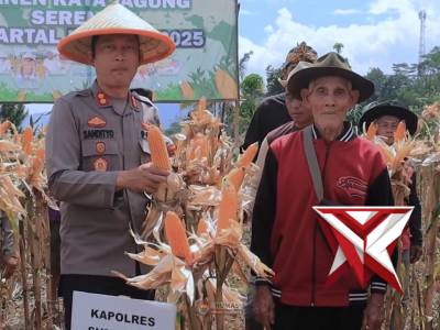 Polres Sumedang melaksanakan kegiatan Panen Raya Jagung - PoliceTube