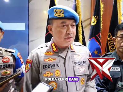 Kapolda Kepulauan Riau menyampaikan turut berduka cita yang mendalam atas peristiwa meninggalnya sal - PoliceTube