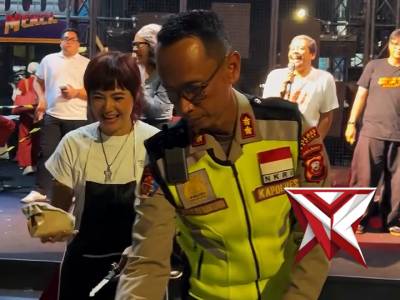Polres Banjar Melaksanakan Pengamanan Acara Car Free Night - PoliceTube
