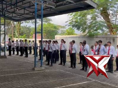 Dirresiber Polda Jateng Memimpin Pelaksanaan Upacara Kenaikan Pangkat PNS Polri - PoliceTube