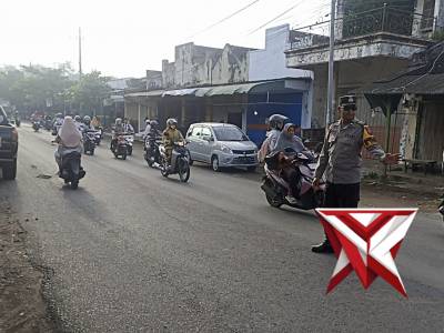 KEGIATAN POROS PAGI POLSEK YOSOWILANGUN - PoliceTube