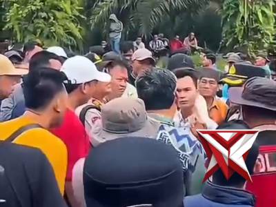 Pengamanan aksi damai masyarakat tebing suluh - PoliceTube