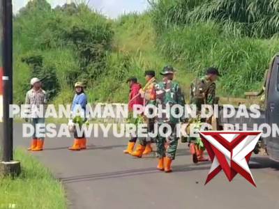 Penanaman pohon di daerah aliran sungai desa wiyurejo