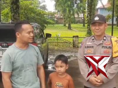 *Tim Patroli Polsek BTS Ulu Bantu Pemudik Pecah Ban* Tim patroli Polsek BTS Ulu Polres Musi Rawas m - PoliceTube
