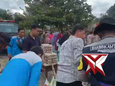Polres dan bhayangkari oku selatan salurkan bantuan untuk korban bencana manduriang