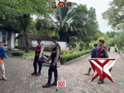 SAT SAMAPTA GIAT PATROLI JALAN KAKI   SEKALIGUS MEMBERIKAN IMBAUAN