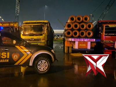 Patroli Blue Light di sekitar parkir truk di Wilayah Pelabuhan Antisipasi 3C situasi aman terkendali