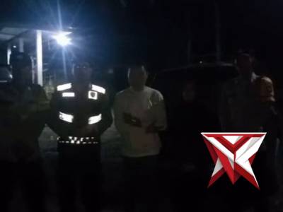 12 Polsek BTS ulu membantu pengendara pecah ban